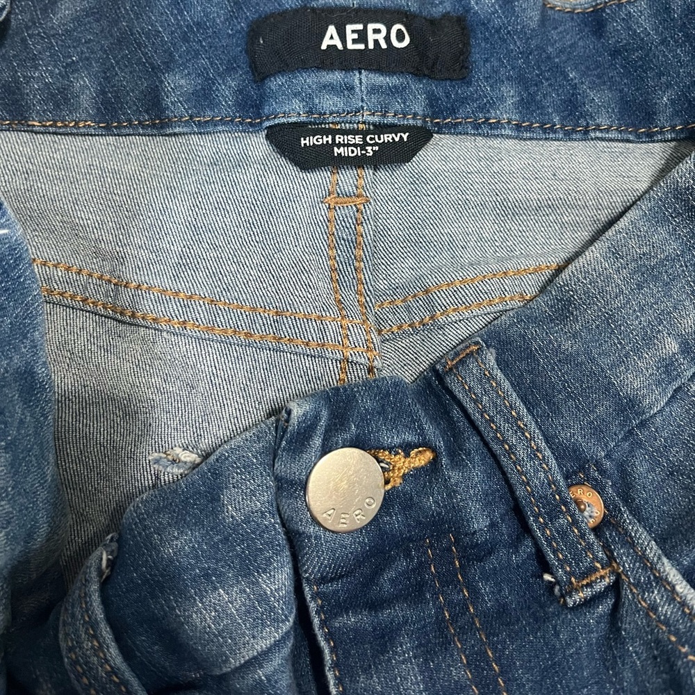 Aeropostale | High Rise Curvy Midi-3” Jean Shorts - Picture 3 of 5